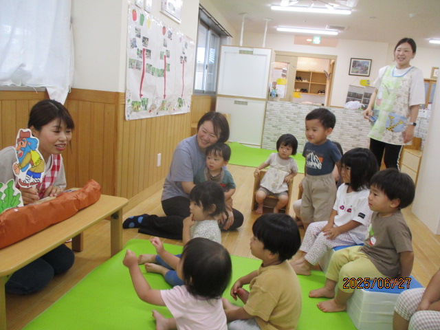 おはなしタイム、心がぽかぽか