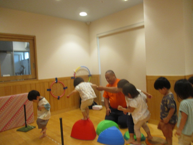 バランスとって、よいしょっ！みんなでチャレンジ★