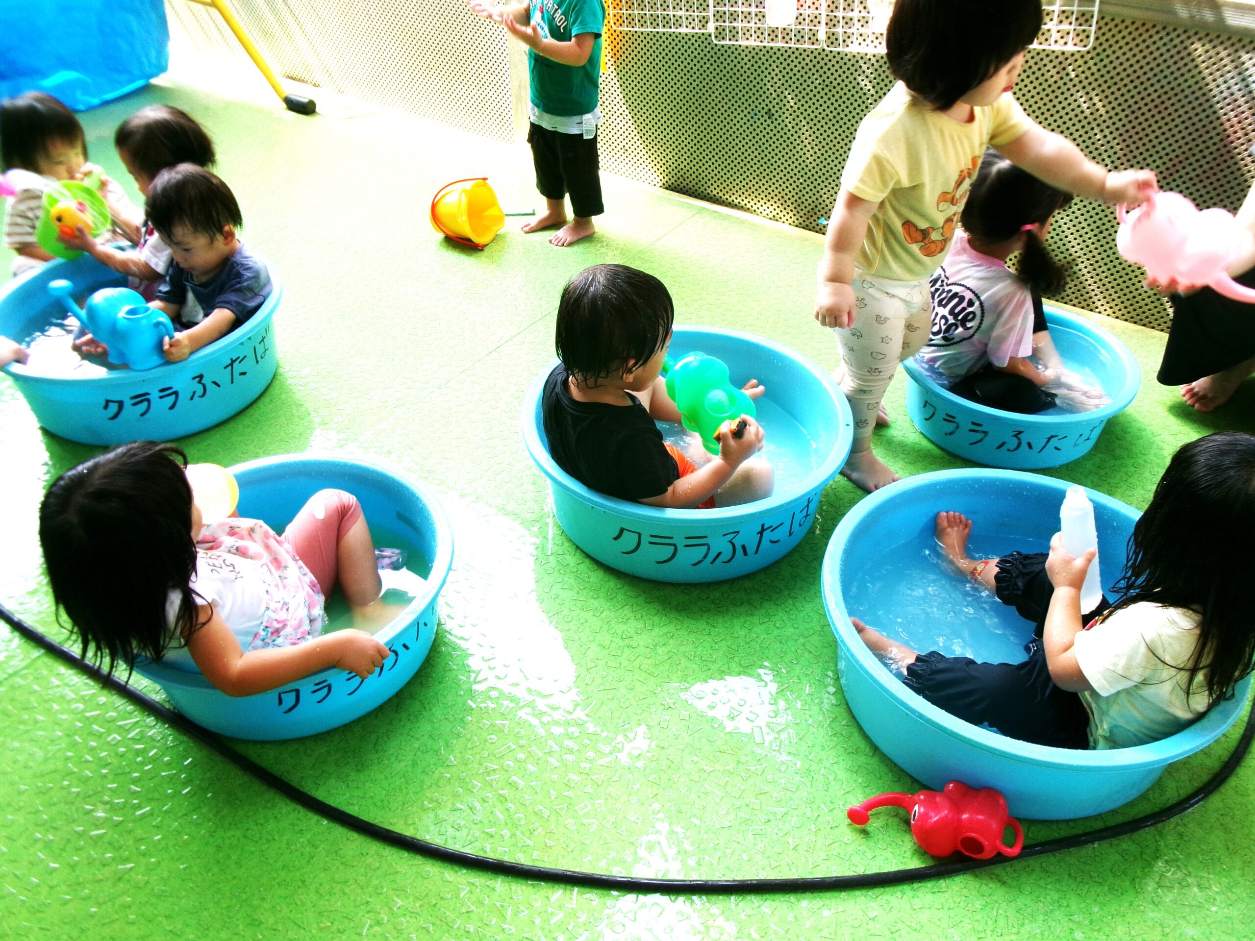 今日は温水を入れてもらって温泉ごっこ♬あったかくてきもちいい～～♡