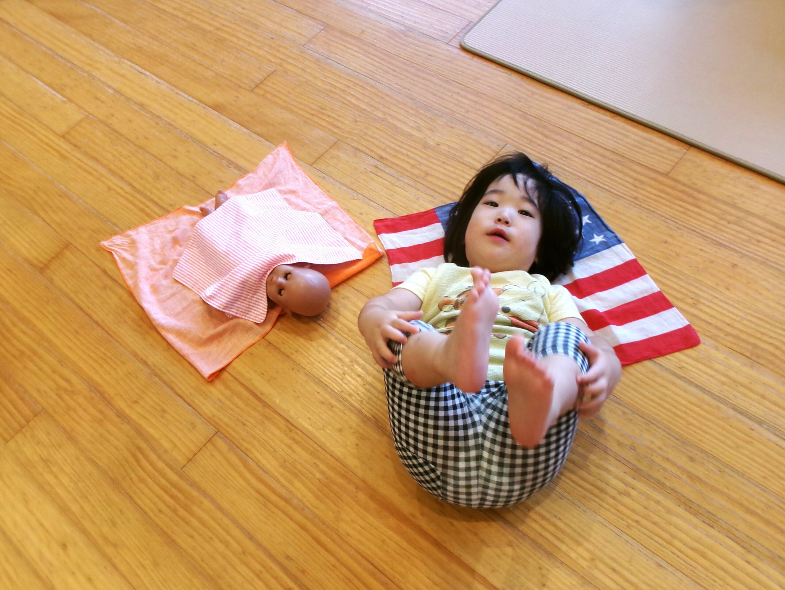 赤ちゃんの隣で一緒に寝るの嬉しいな〜♪