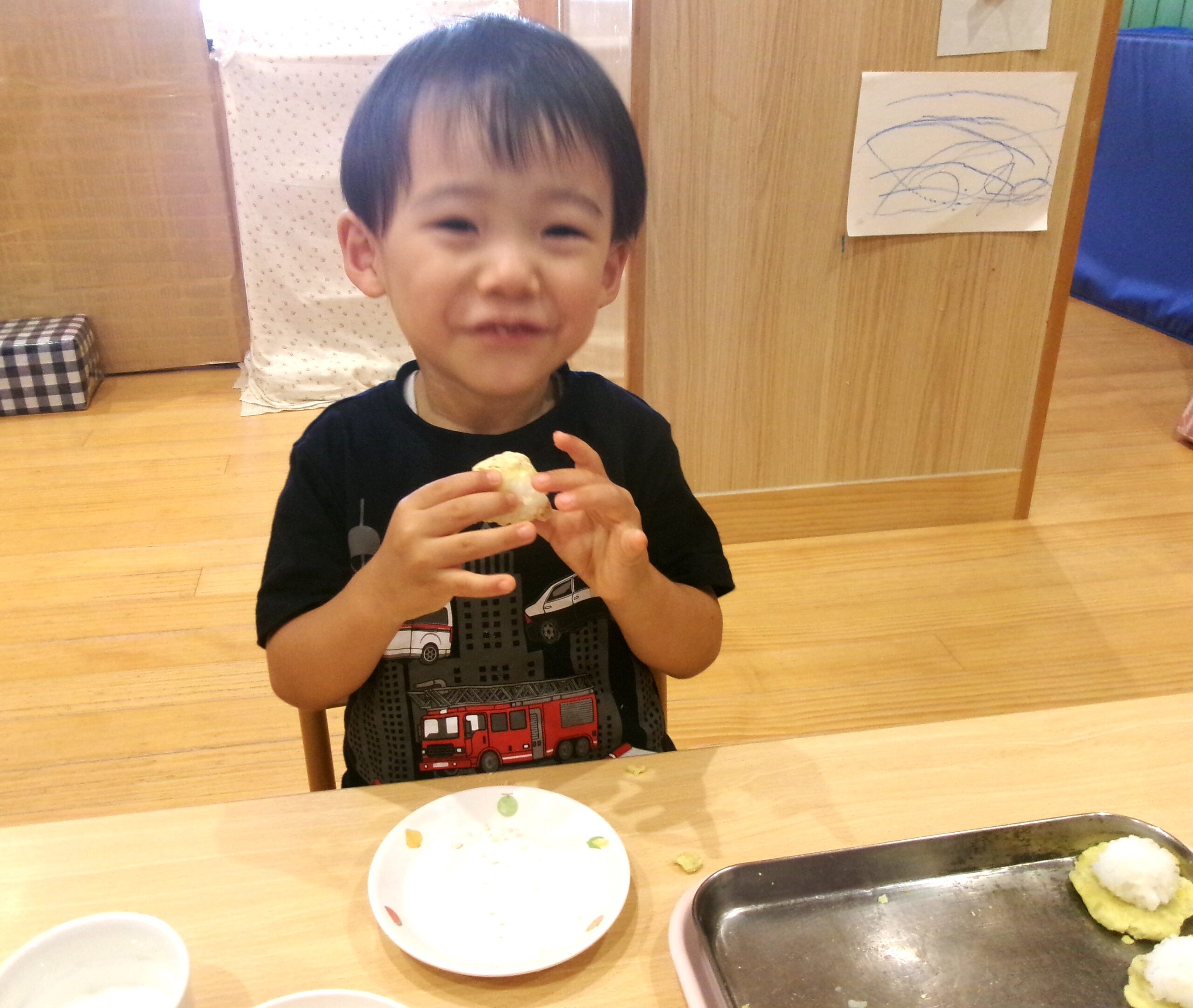 2歳児さんのクッキング!さつま芋あんのおはぎ風♡コネコネ~ギュッ、ギュッ!おいしい~~!!秋の味♡