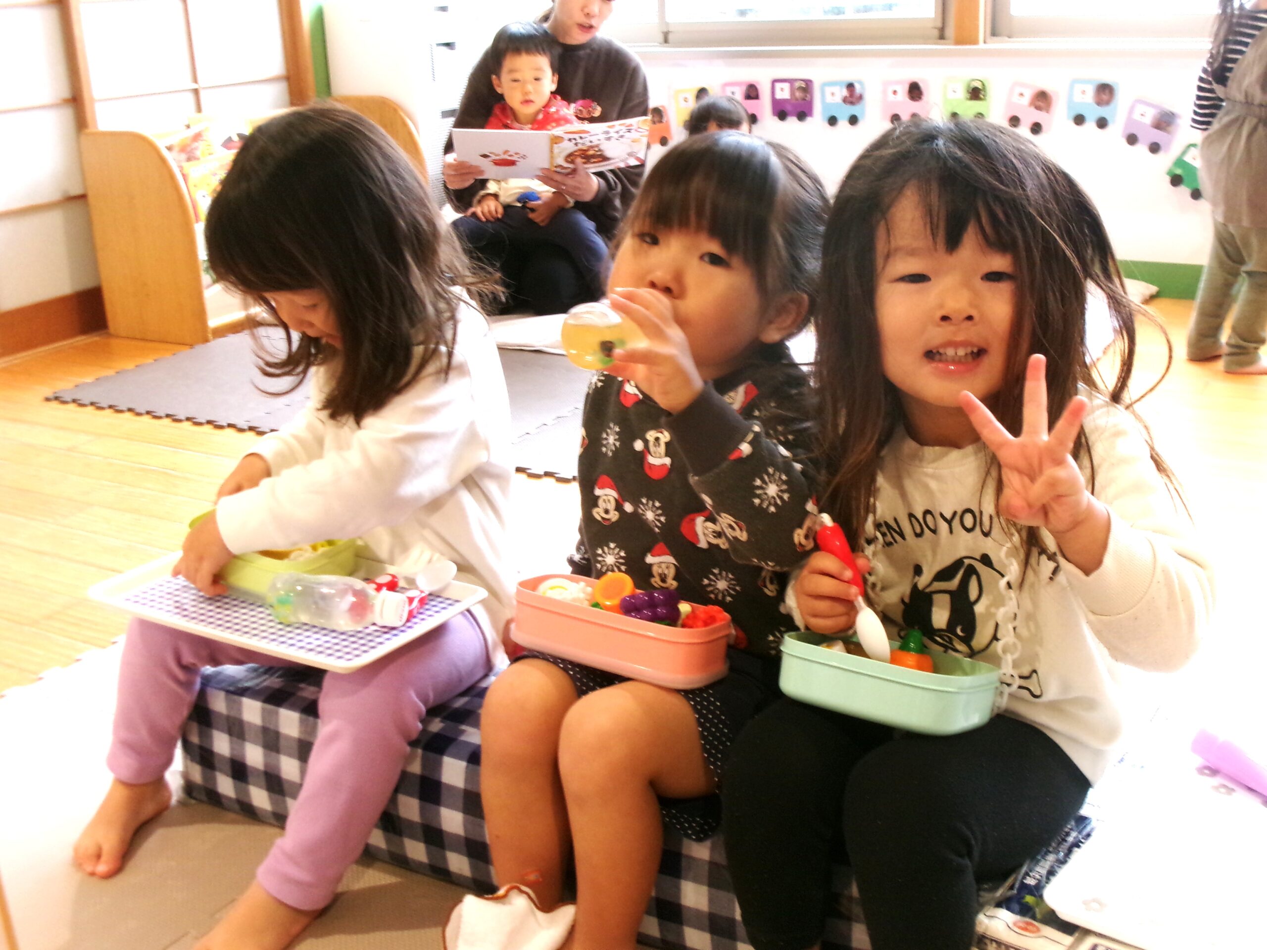 3人で食べるお弁当がおいしいんだよね～♬力作のメニュー！！