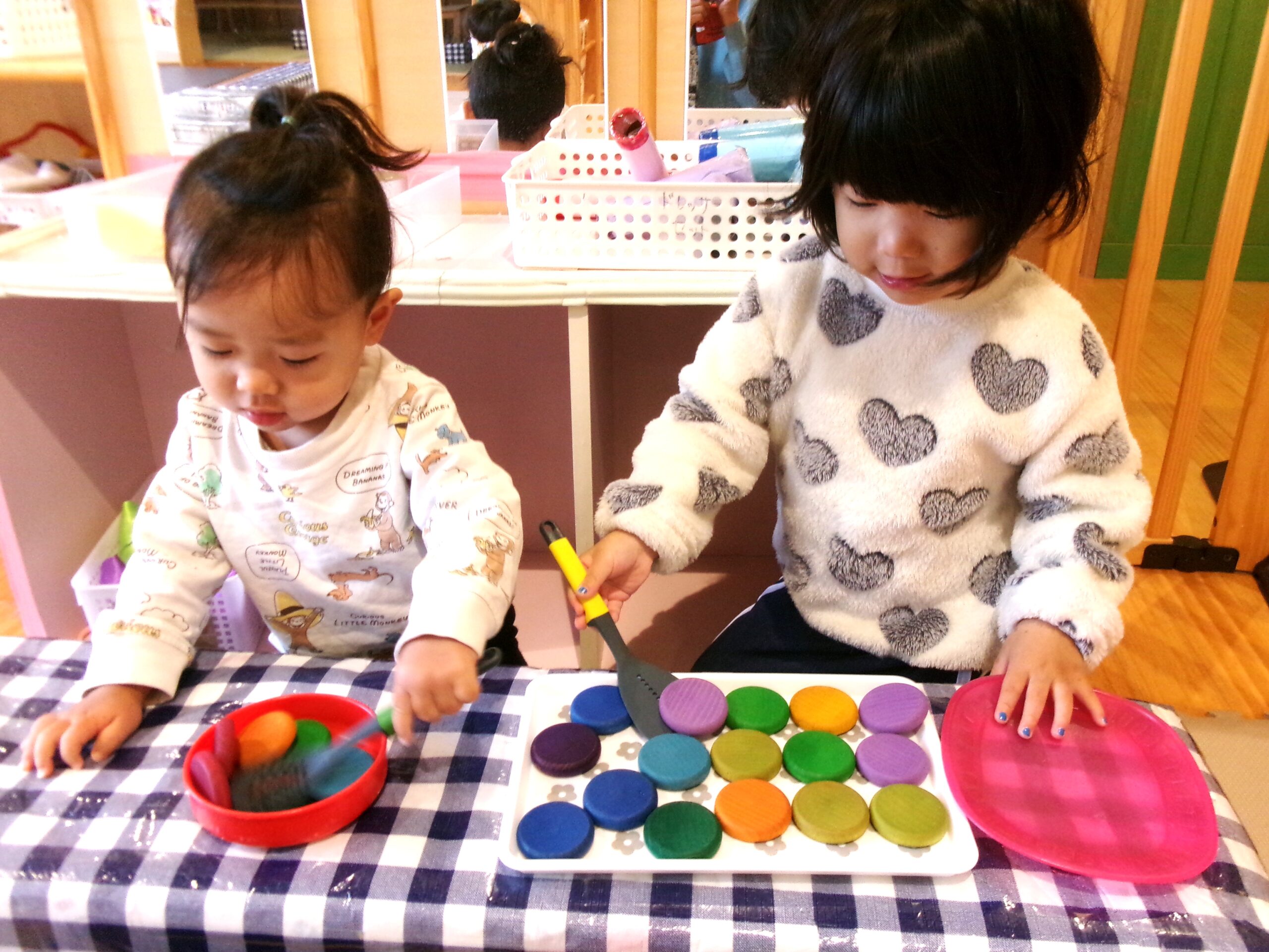 いらっしゃいませ〜！クッキーはいかがですか〜？