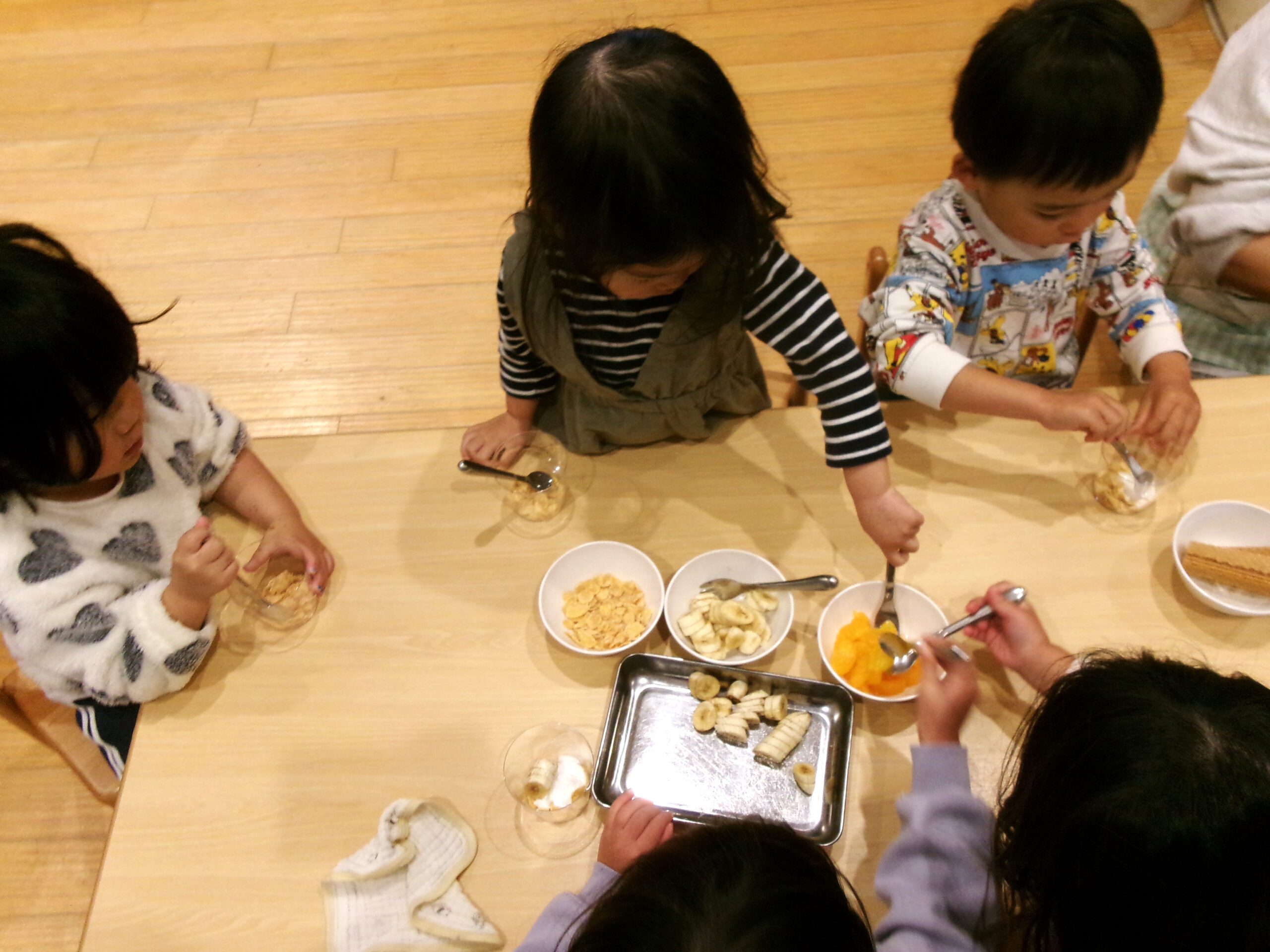 今日はクッキング！パフェを作ったよ！自分で作るのたのしい〜！うれしい〜！