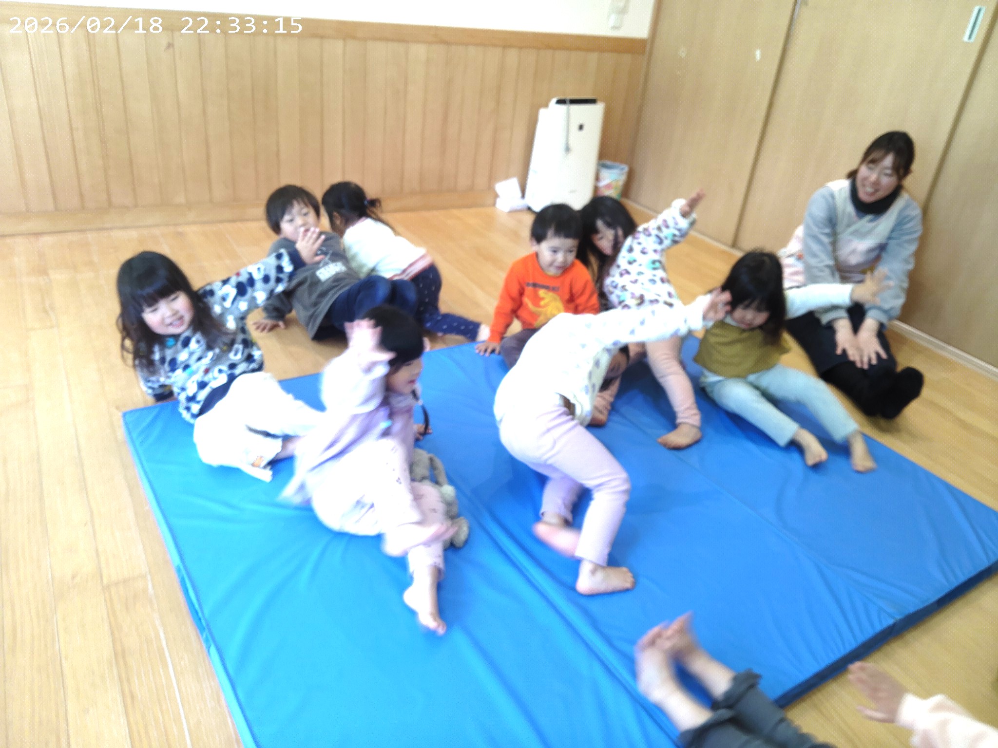 2歳児さんの体操教室！先生のまねっこを一生懸命する子どもたちがかわいすぎます♬