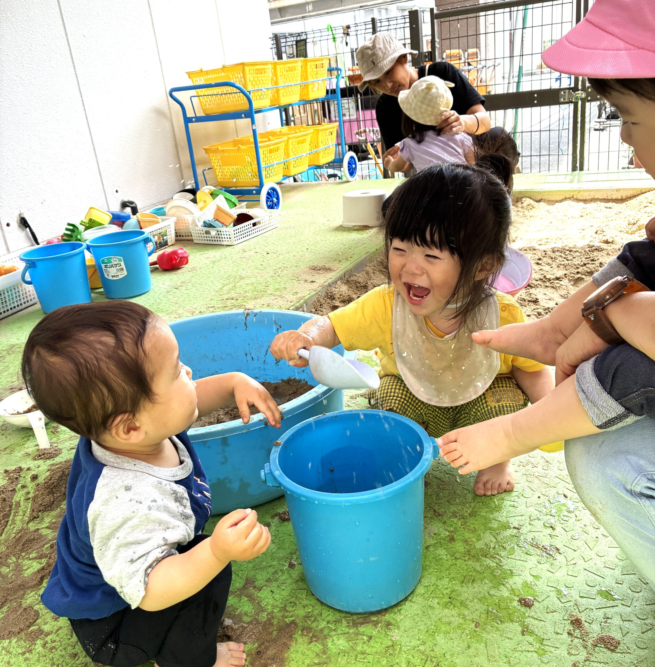 1歳児さんのちょっとだけみずあそび！お水ってたのしいね～♬お水ってふしぎだね～♬