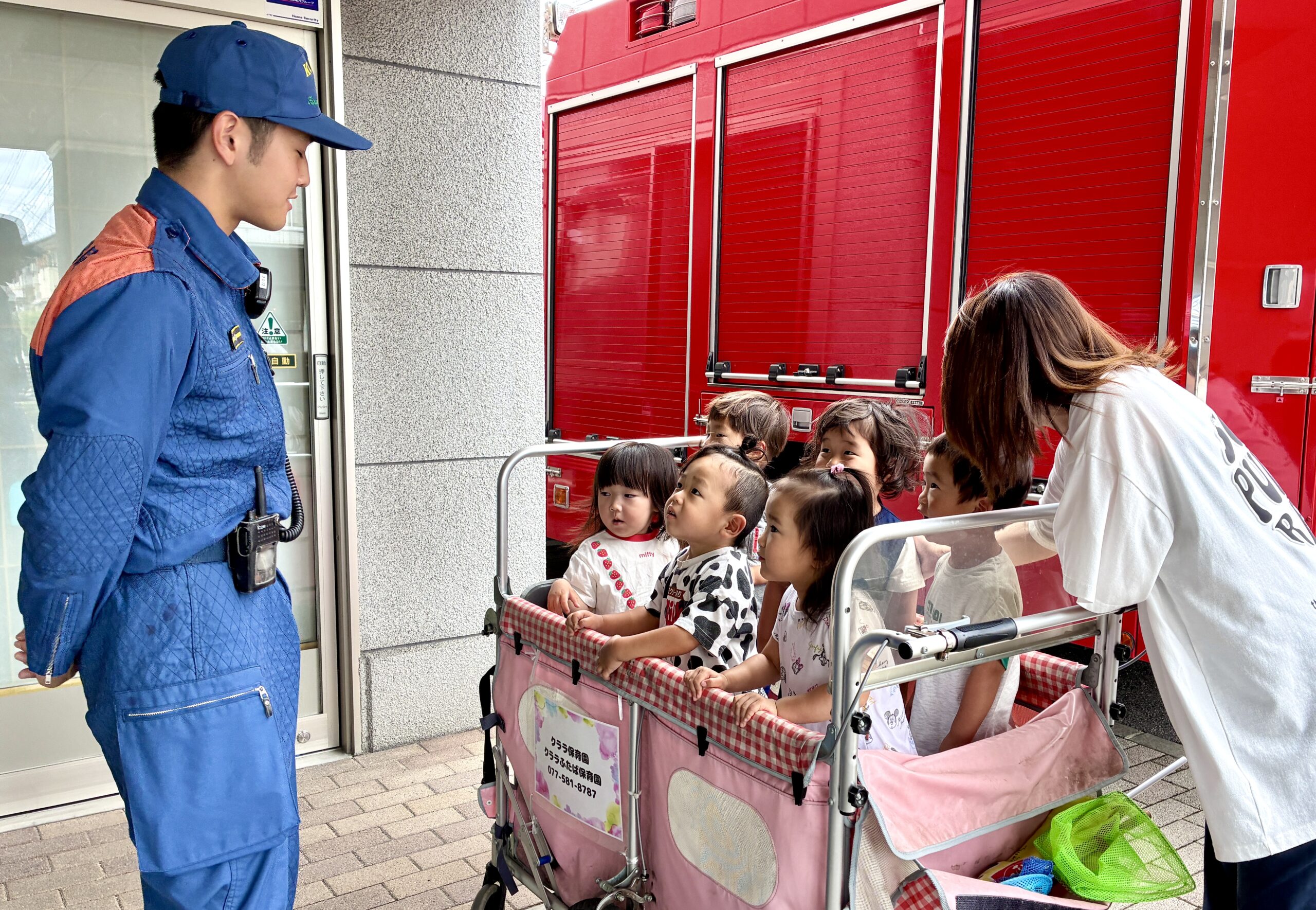保育園に消防車が来てくれた！隊員のお兄さんとお話しもできてうれしい～♬