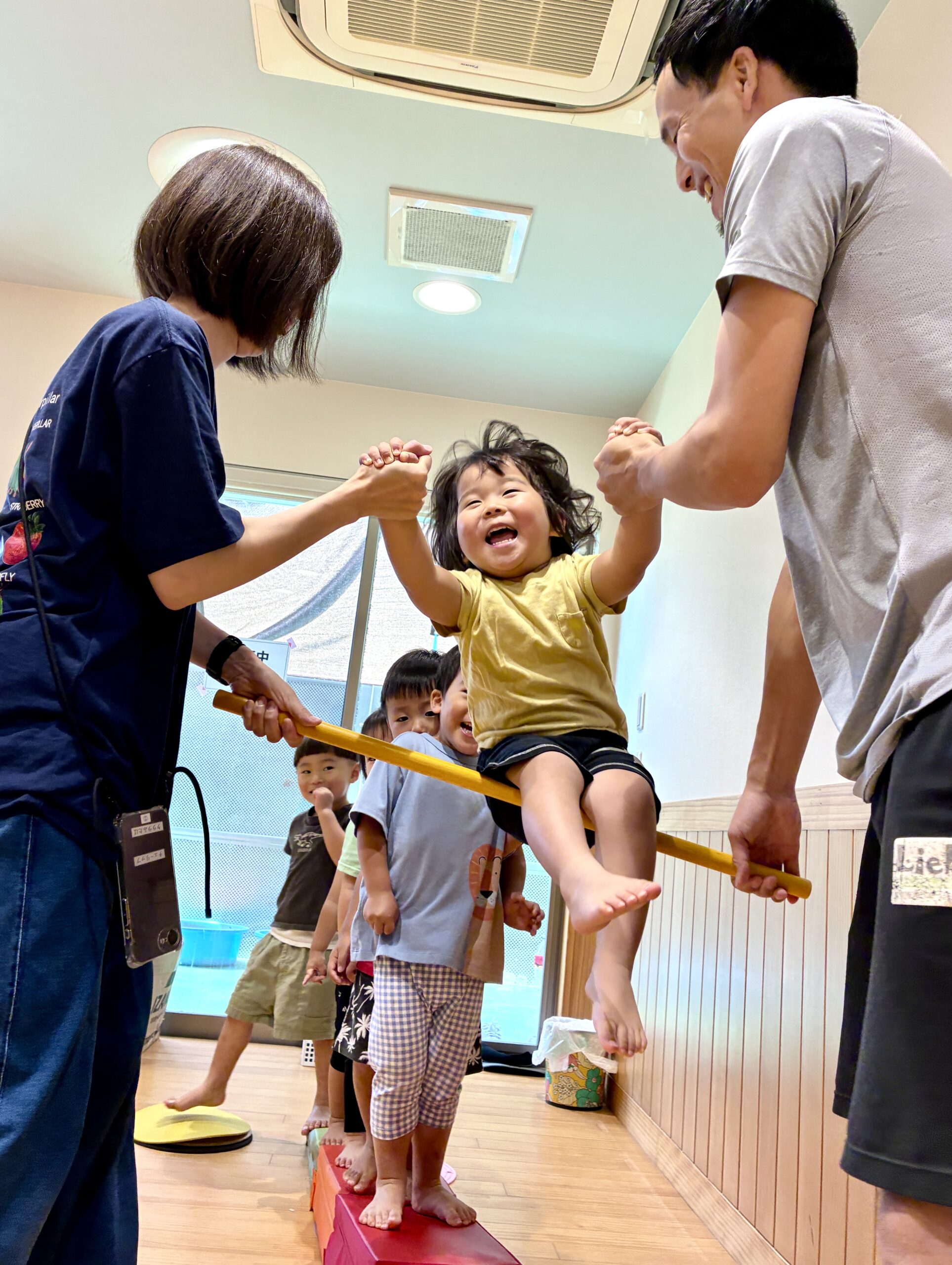 『セカイイチノハシ』で大好きな先生にブランコしてもらって楽しい～～♬