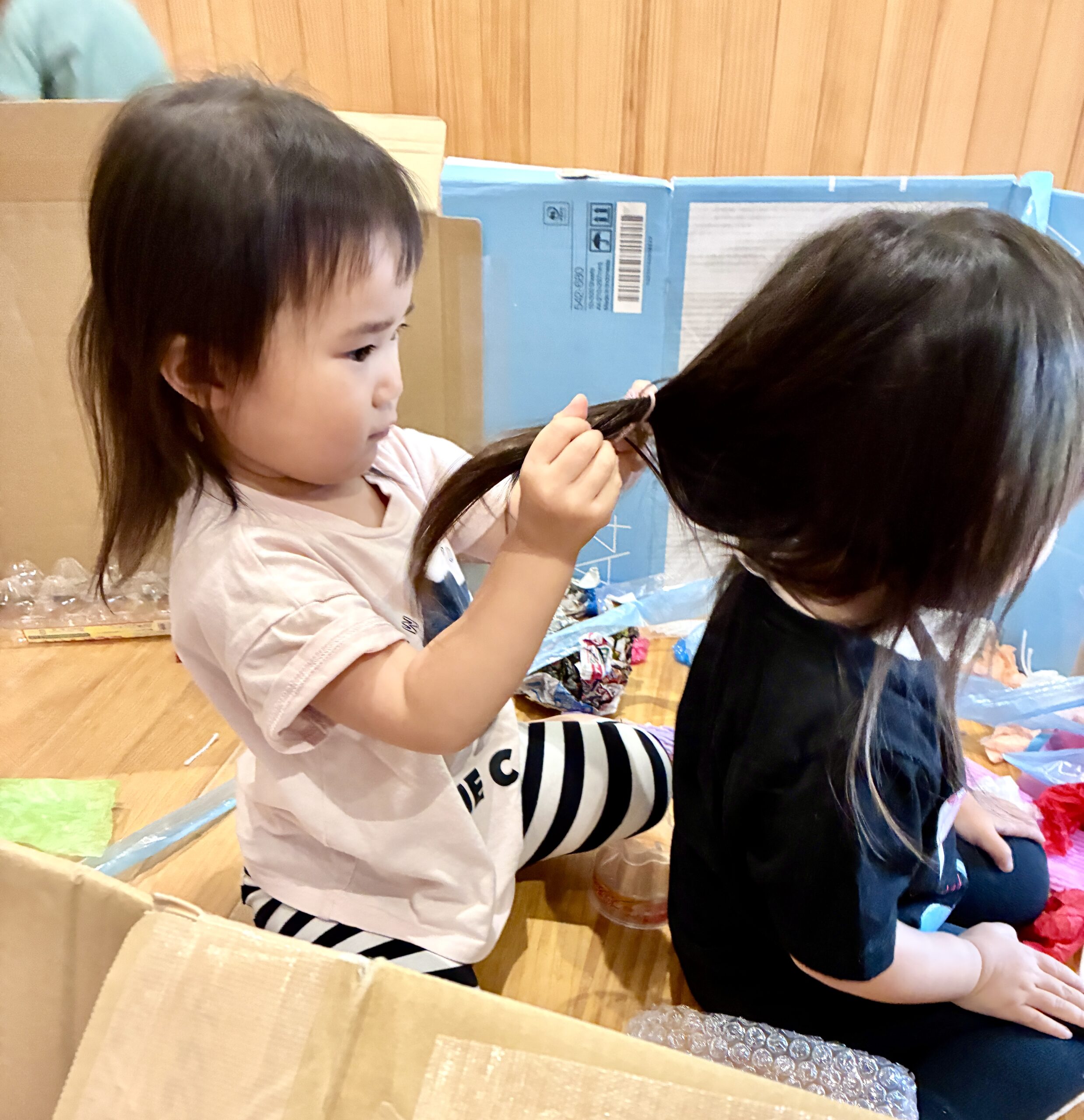 仲良し2歳児おふたりさん！いつも同じ髪型がいい～！って教えてくれる♬